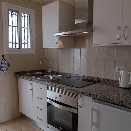 Gepflegter Bungalow Mit Meerblick * לוס ריאלחוס
